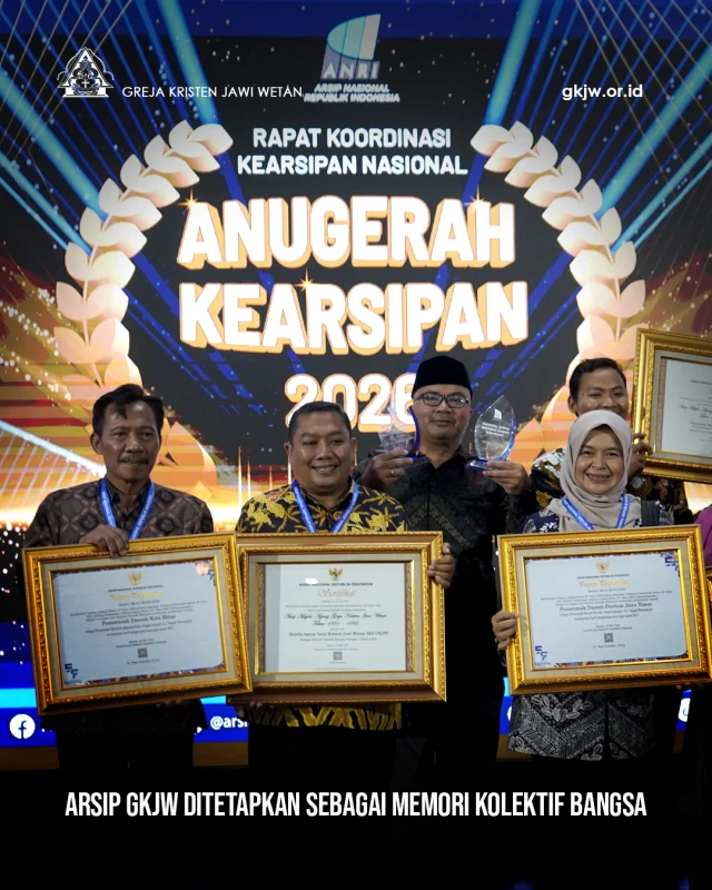 Khazanah dokumen “Arsip Majelis Agung Greja Kristen Jawi Wetan (GKJW) Tahun 1931-1995” secara resmi ditetapkan sebagai Memori Kolektif Bangsa (MKB) Periode I Tahun 2026 oleh Arsip Nasional Republik Indonesia (ANRI). Penyerahan penghargaan nasional ini dilaksanakan bertepatan dengan peringatan Hari Kearsipan Nasional ke-55 Tahun 2026, yang mengusung tema ”Empowering the Future: Kearsipan untuk Memberdayakan Masa Depan Menuju Indonesia Emas Tahun 2045” pada 20 Mei 2026 bertempat di Ruang Serbaguna Noerhadi Magetsari Kantor Arsip Nasional Republik Indonesia – Jakarta Selatan. (humas)

Berita lengkap di https://gkjw.or.id